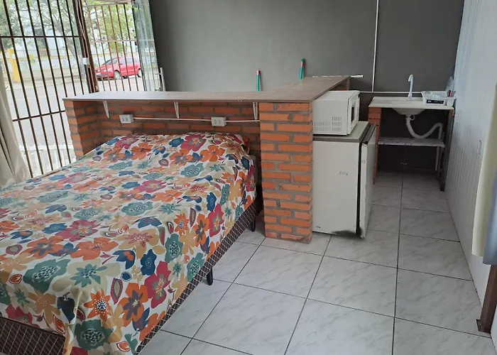 Suite Ampla Com Ar Condicionado